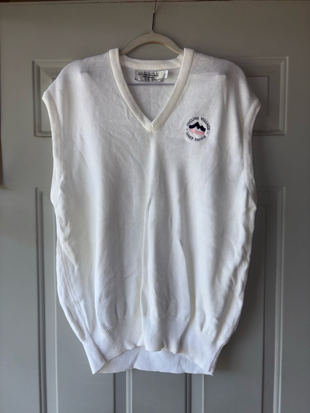 Titleist vintage 90’s white Inclune Village Lake Tahoe sweater vest size L